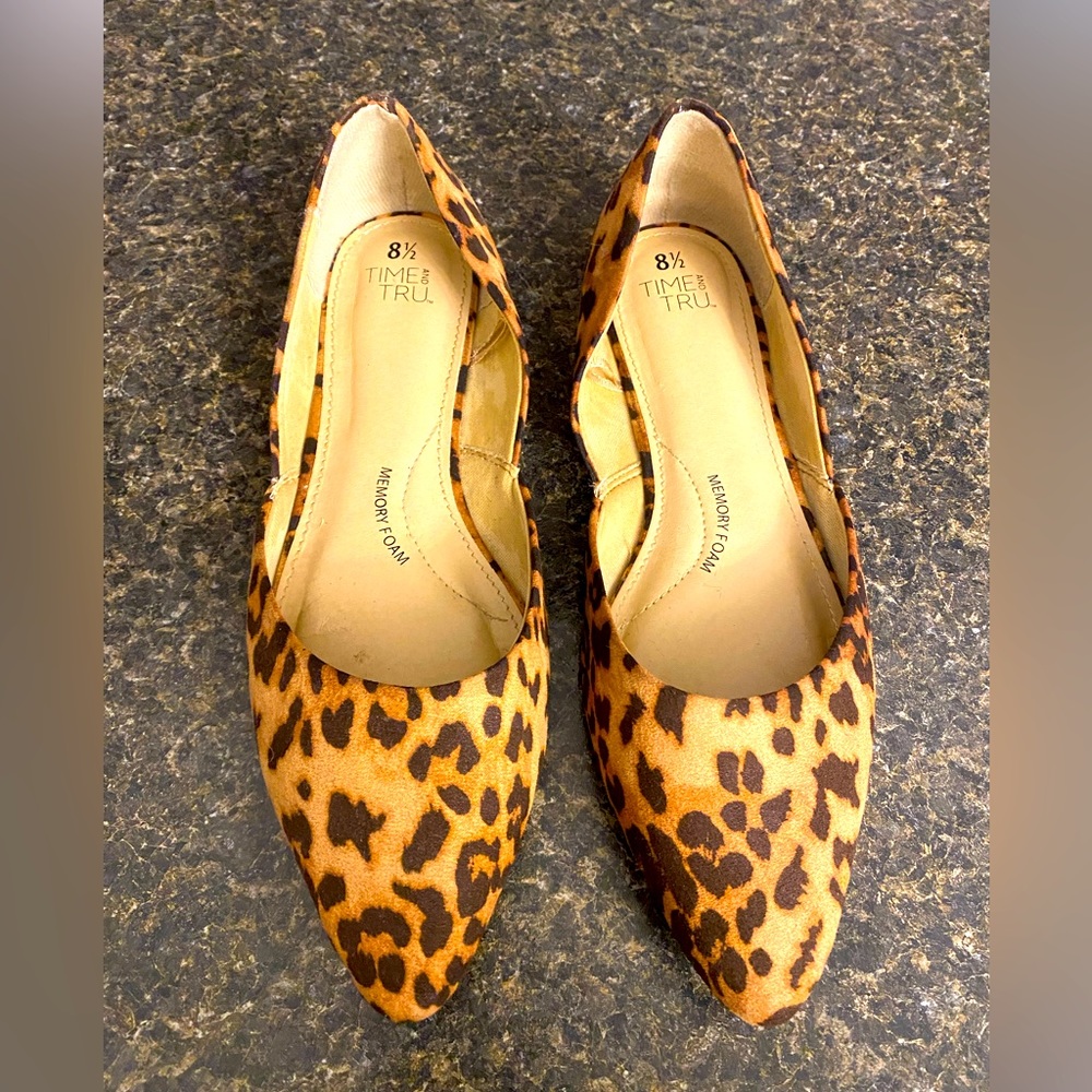 Leopard flats 8.5